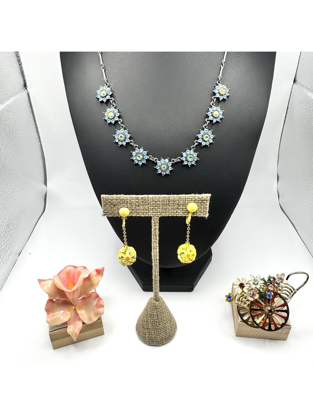 VTG Floral Jewelry Lot 4 Pc Avon Blue & AB Rhinestone Necklace Clipons Brooches
